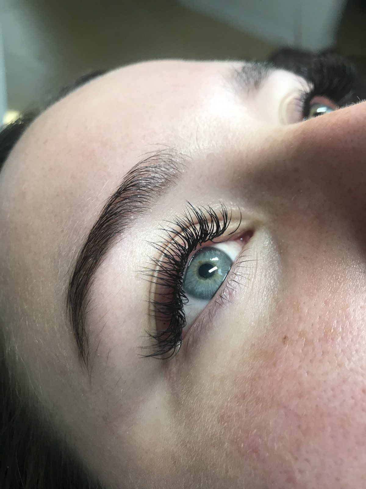 Classic extension full set on a blue eye